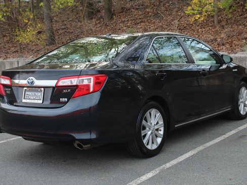 Used 2012 Toyota Camry XLE w/ Leather Pkg FWD image 9