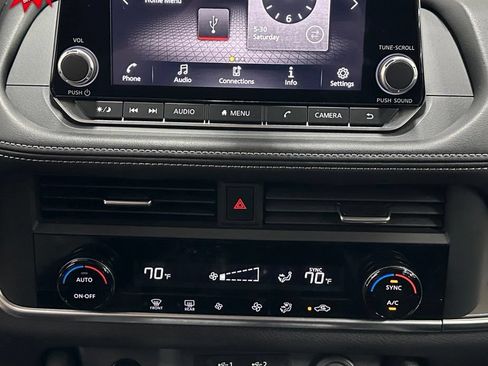 Used 2025 Nissan Rogue SV FWD image 17