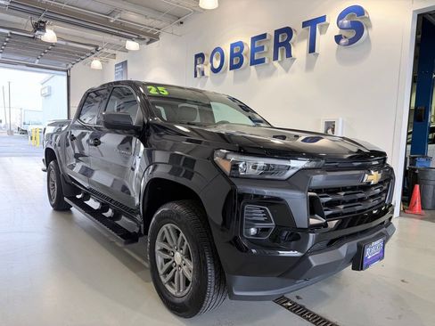 Used 2025 Chevrolet Colorado LT w/ LT Convenience Package image 2