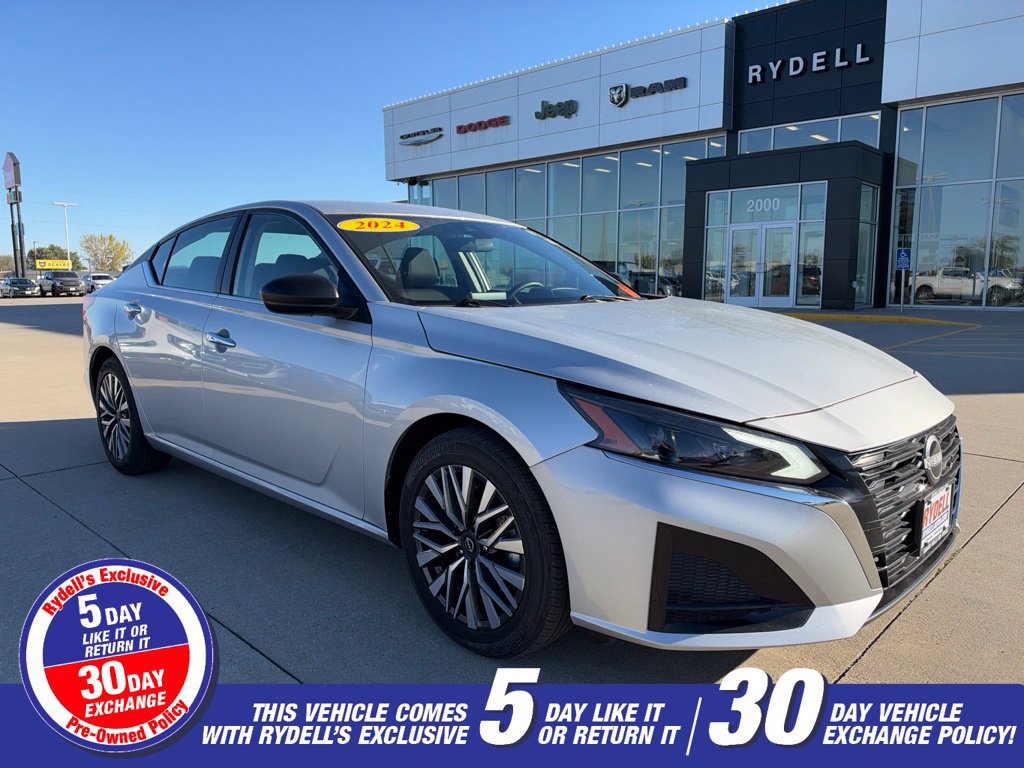 Used 2024 Nissan Altima 2.5 SV FWD image 1