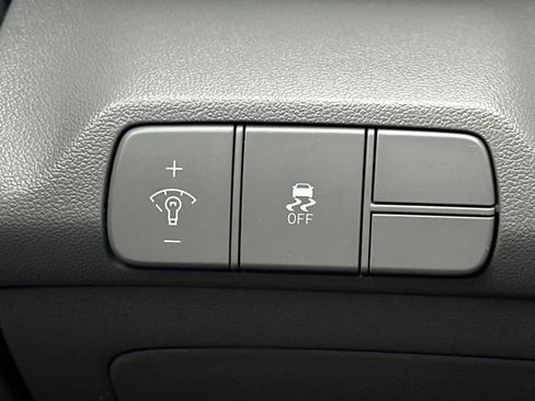 Used 2024 Hyundai Elantra SEL image 33