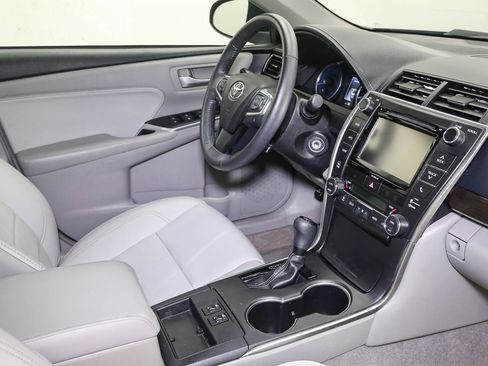 Used 2017 Toyota Camry XLE FWD image 17