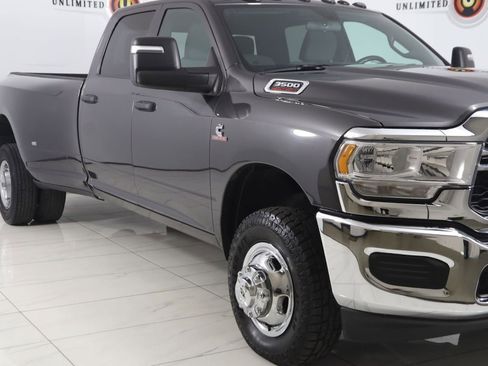 Used 2024 RAM 3500 Tradesman w/ Chrome Appearance Group image 37