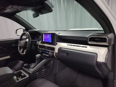 Used 2024 Toyota Tacoma TRD Sport AWD/4WD image 27
