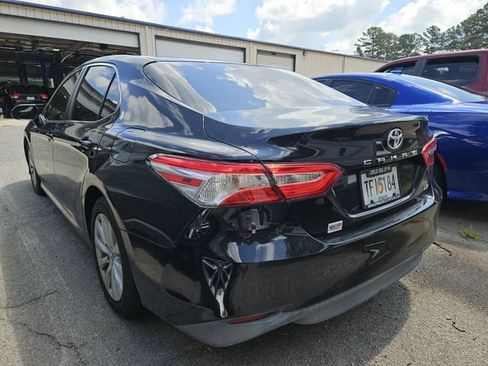 Used 2018 Toyota Camry LE FWD image 8