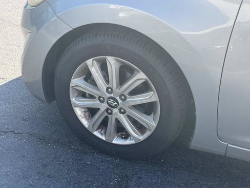 Used 2014 Hyundai Elantra SE w/ Option Group 02 FWD image 12
