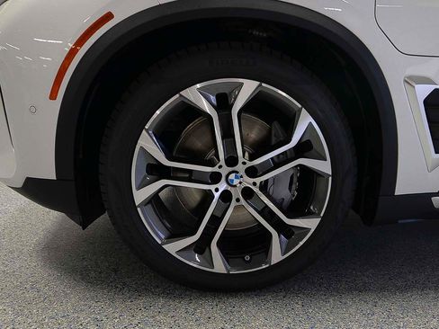 Used 2026 BMW X5 xDrive50e image 5