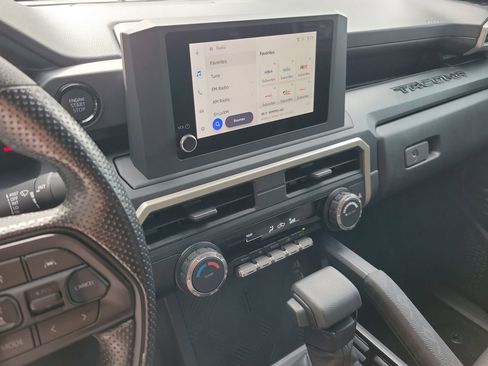 Used 2025 Toyota Tacoma SR AWD/4WD image 23