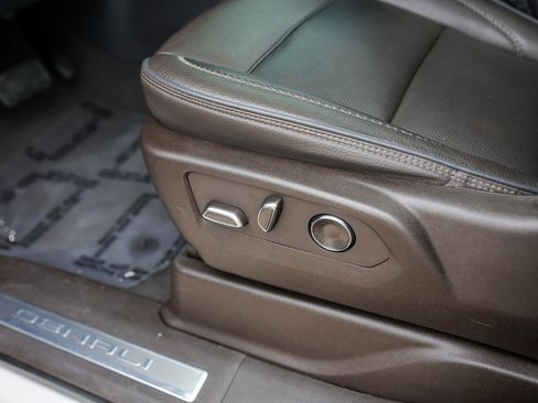 Used 2021 GMC Yukon Denali image 9