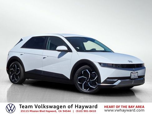 Used 2024 Hyundai Ioniq 5 SE image 1