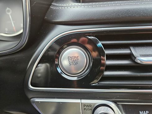 Used 2022 Genesis G70 2.0T image 22