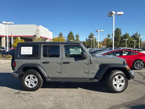Used 2019 Jeep Wrangler Unlimited Sport S image 3