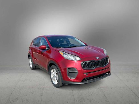 Used 2018 Kia Sportage LX image 2