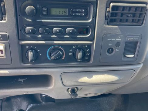 Used 2001 Ford F550 4x4 Regular Cab Super Duty image 23