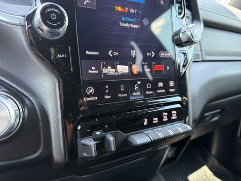 Used 2023 RAM 1500 Laramie RWD image 26