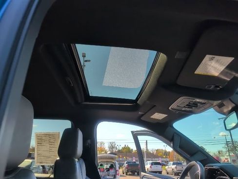 Used 2023 Chevrolet Silverado 1500 ZR2 image 47