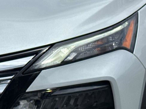 Used 2024 Nissan Rogue SL w/ SL Premium Package FWD image 10