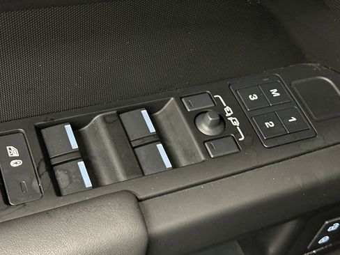 Used 2025 Land Rover Defender 110 S image 15