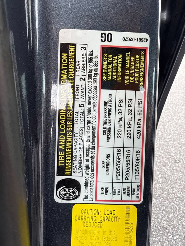 Used 2015 Toyota Corolla LE FWD image 25
