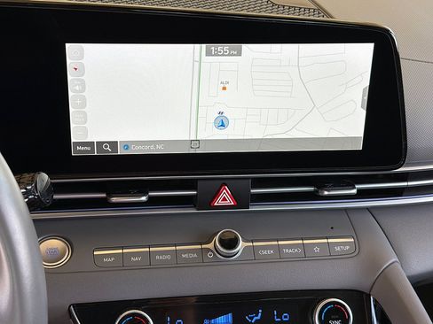 Certified 2025 Hyundai Elantra SEL FWD image 13