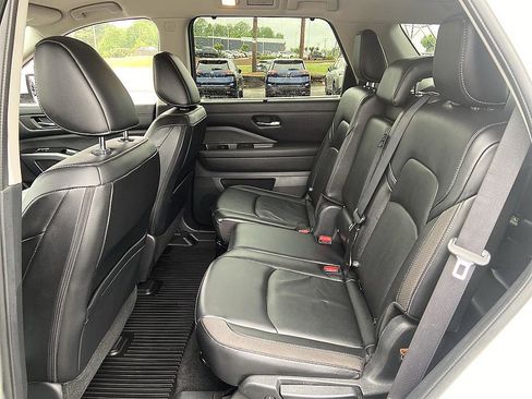Used 2023 Nissan Pathfinder SL FWD image 12