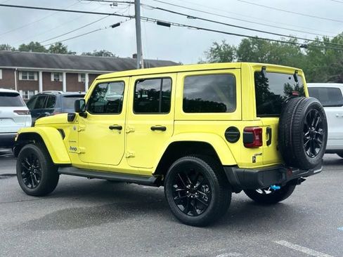 Used 2023 Jeep Wrangler Unlimited Sahara w/ Cold Weather Group AWD/4WD image 4