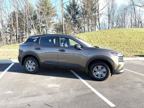 Used 2026 Nissan Kicks S image 7