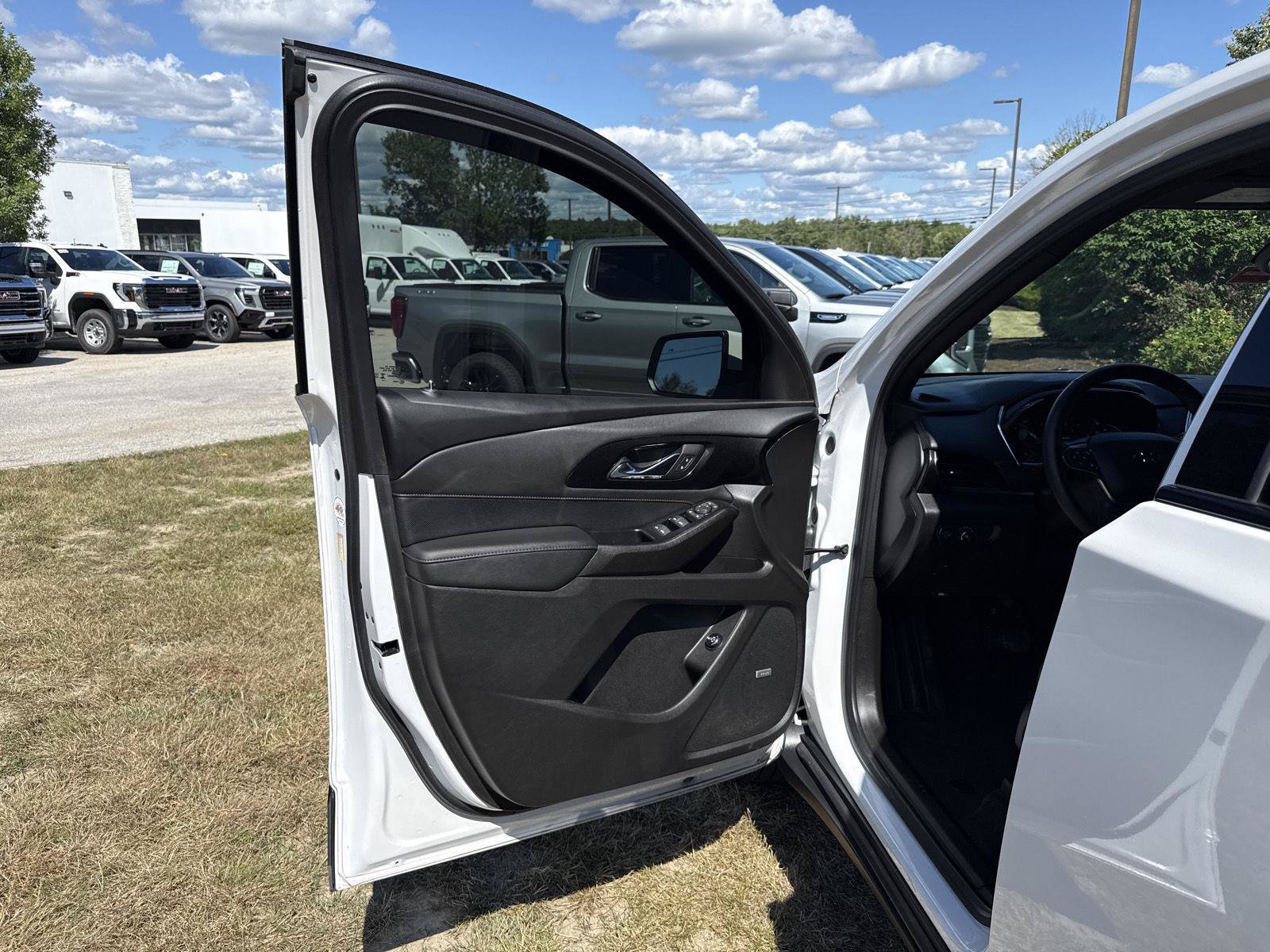Used 2023 Chevrolet Traverse RS AWD/4WD image 16