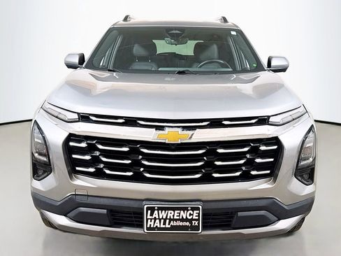 Used 2025 Chevrolet Equinox LT w/ Convenience Package II image 2