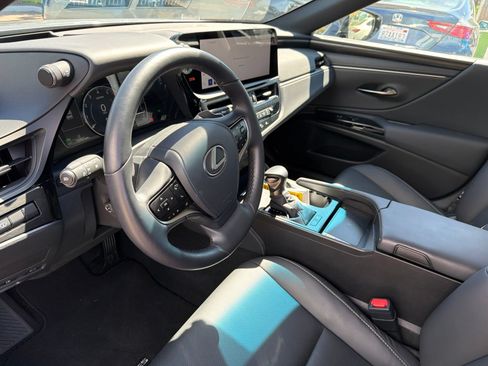 Used 2025 Lexus ES 300h w/ Premium Package FWD image 10