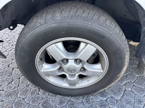 Used 2005 Toyota Land Cruiser image 34