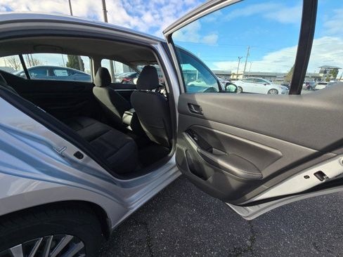 Used 2023 Nissan Altima 2.5 SV image 14