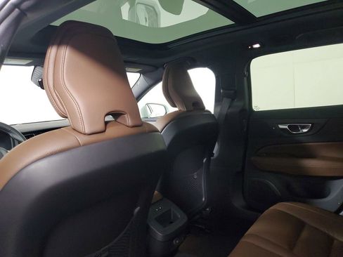 Used 2025 Volvo V60 B5 Cross Country Plus image 16