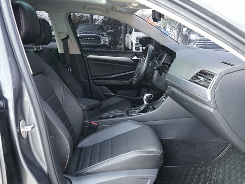 Used 2022 Volkswagen Jetta SE image 40