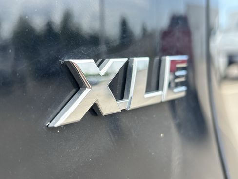Used 2025 Toyota RAV4 XLE FWD image 9