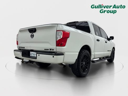 Used 2018 Nissan Titan SV w/ SV Convenience Package RWD image 8