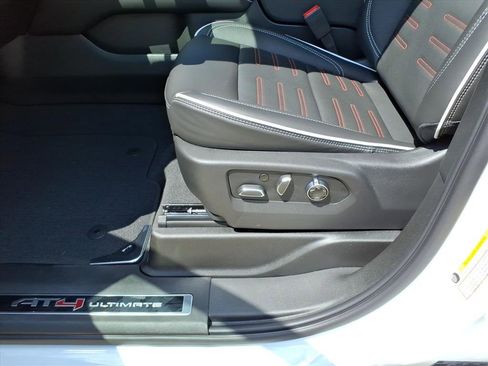 Used 2025 GMC Yukon AT4 Ultimate image 11