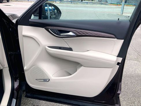 Used 2021 Buick Envision Avenir w/ Technology Package II image 22