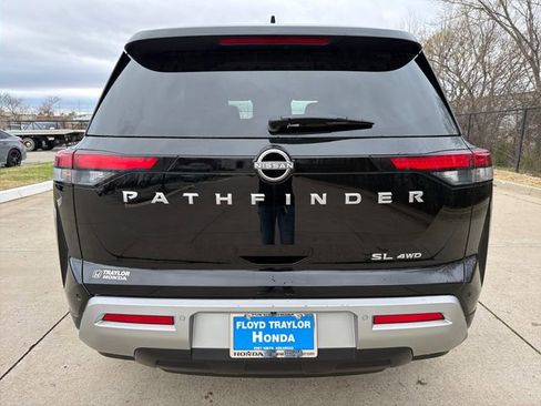 Used 2025 Nissan Pathfinder SL image 4