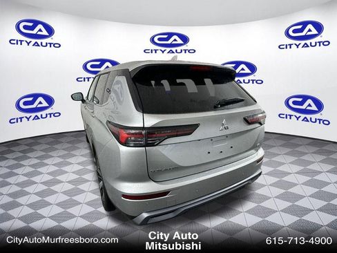 New 2025 Mitsubishi Outlander SE image 5