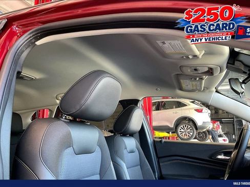 Used 2025 Chevrolet Trax LT w/ Driver Confidence Package FWD image 22