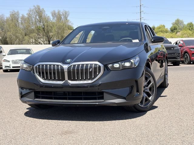 Used 2026 BMW i5 eDrive40 w/ Premium Package RWD image 4