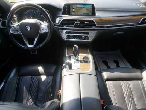 Used 2018 BMW 750i xDrive image 10
