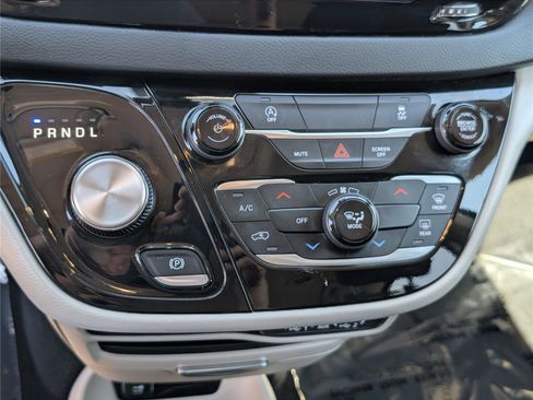 Used 2023 Chrysler Voyager LX FWD image 26