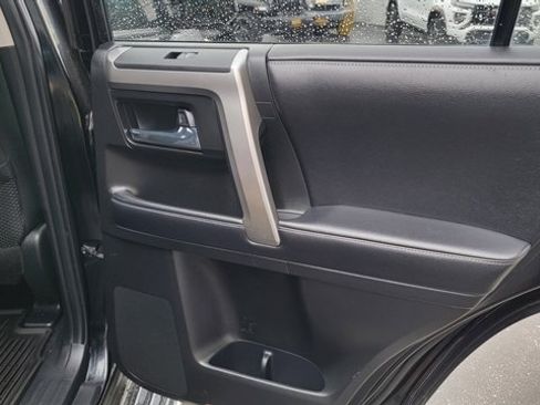 Used 2018 Toyota 4Runner SR5 AWD/4WD image 44