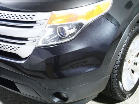 Used 2015 Ford Explorer XLT w/ Equipment Group 202B AWD/4WD image 16