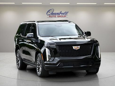 Used 2025 Cadillac Escalade Sport Platinum w/ LPO, Floor Liner Package AWD/4WD image 2