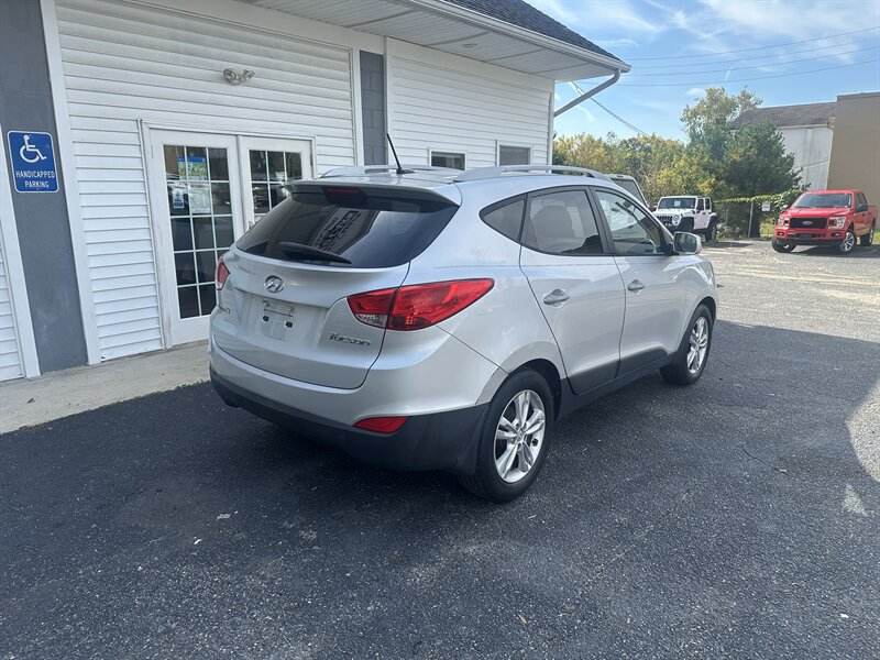 Used 2011 Hyundai Tucson GLS FWD image 11