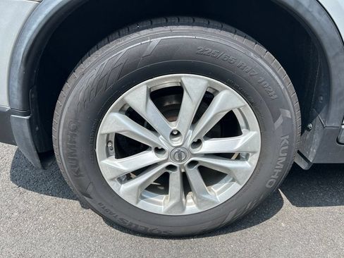 Used 2016 Nissan Rogue SV FWD image 4