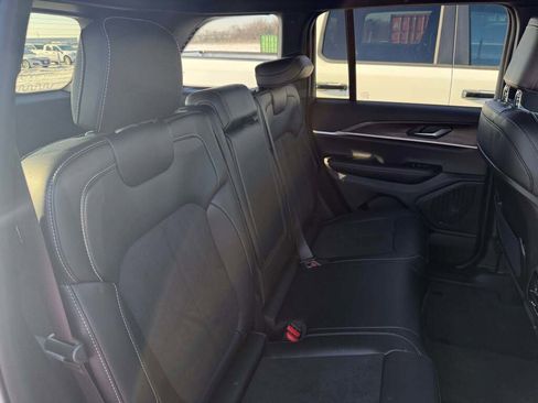 New 2026 Jeep Grand Cherokee Altitude image 21